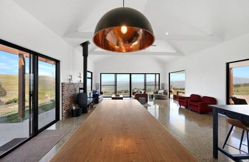 Barwite Haus | Half Mile High - Merrijig - Sleeps 10