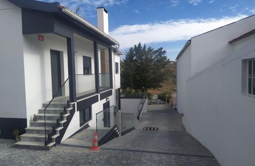 Loures Haus | Hall 92 Quartos com WC em moradia com piscina A-das-Lebres Loures