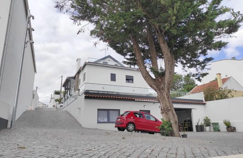 Loures Haus | Hall 92 Quartos com WC em moradia com piscina A-das-Lebres Loures