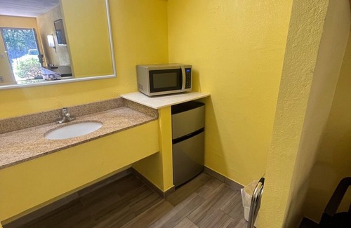 New Albany Hotel | Hallmarc Inn