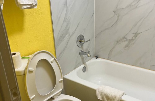 New Albany Hotel | Hallmarc Inn