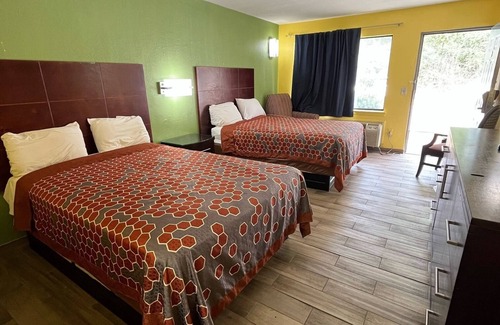 New Albany Hotel | Hallmarc Inn