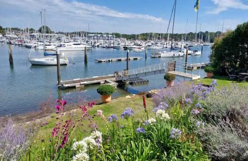 Bursledon Haus | Hamble Riverside Cottage