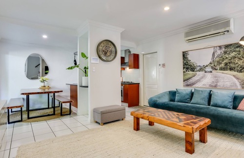 Hamilton Haus | Hamilton Home - 3 bed + 2 bath - close to Airport