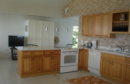 Tibbett's Turn Haus | Hammock Moon - Two Bedroom House Directly on Beach with Gazebo