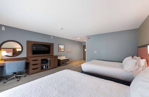 Niles Hotel | Hampton Inn Niles