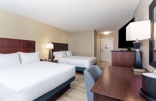 Airport North Hotel | Hampton Inn Orlando-International Airport