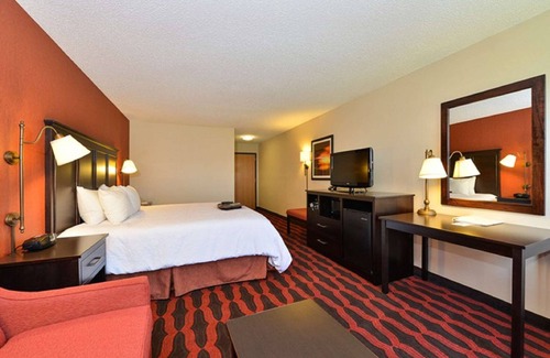 Mongo Hotel | Hampton Inn Sturgis-Lagrange Area