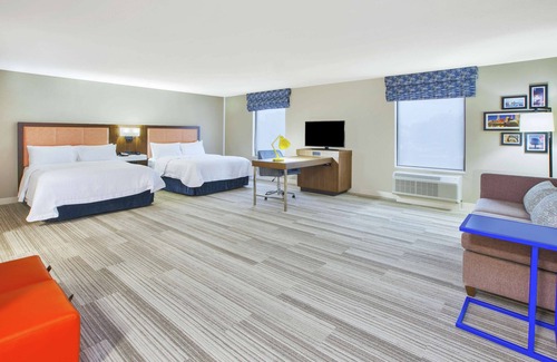 Oakwood Village Hotel | Hampton Inn & Suites Oakwood Village-Cleveland