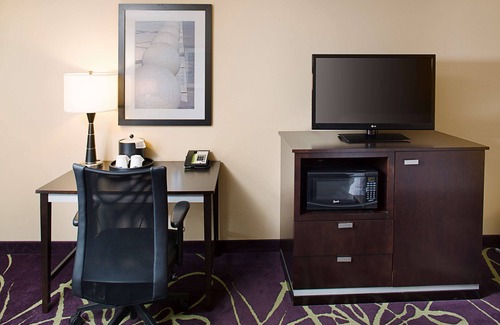 Lansing Hotel | Hampton Inn & Suites Lansing West