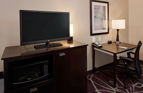 Lansing Hotel | Hampton Inn & Suites Lansing West