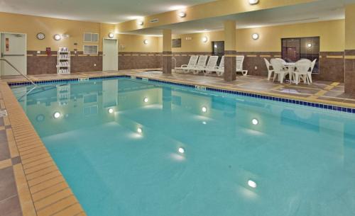Watertown Hotel | Hampton Inn & Suites Watertown