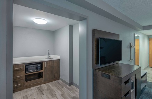 St. Charles Hotel | Hampton Inn Waldorf