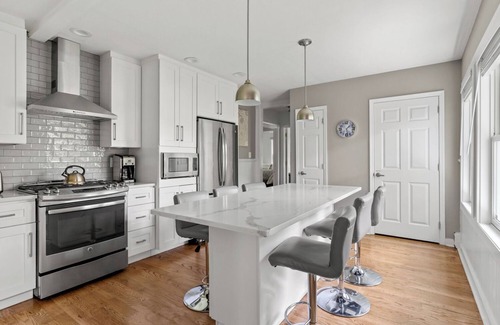 Westhampton Beach Haus | Hamptons Haven mit ruhigen Ansichten!Beheizter Pool und Whirlpool! Spielzimmer. W-lan
