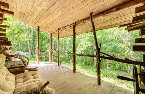 Paris Haus | Handcrafted Log Cabin on 3 Acres 14 Mi to Canton