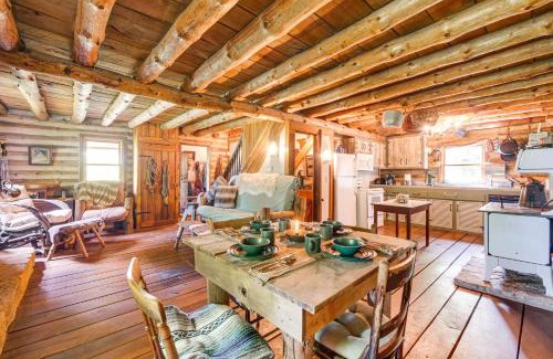 Paris Haus | Handcrafted Log Cabin on 3 Acres 14 Mi to Canton