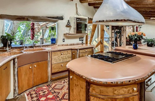 La Tierra Haus | Handcrafted sanctuary on 10 acres only 15 minutes from Santa Fe plaza.