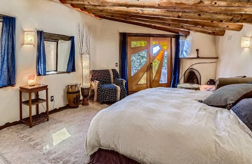 La Tierra Haus | Handcrafted sanctuary on 10 acres only 15 minutes from Santa Fe plaza.