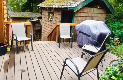 Otter Point Haus | Handsome Dan's at Otter Point