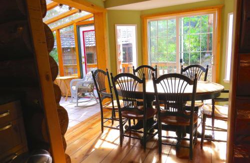 Otter Point Haus | Handsome Dan's at Otter Point