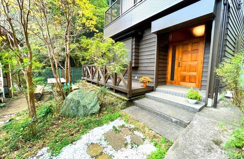 Hanno Haus | Hanno Terrace In Blossom Whispering Birds Creek - Hanno Terrace / Hanno Saitama