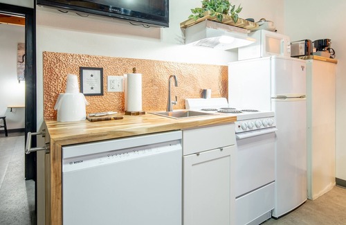 Pinnacles Entrance Badlands Hotel | Hansen Inn and Cabins