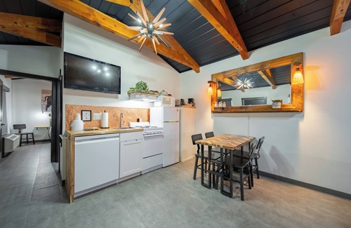 Pinnacles Entrance Badlands Hotel | Hansen Inn and Cabins