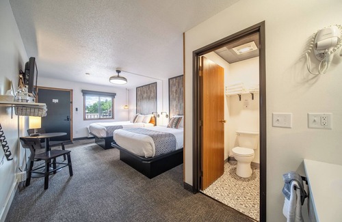 Pinnacles Entrance Badlands Hotel | Hansen Inn & Cabins, Room, Double Queen, 2nd Floor, Dog Friendly, No Smoking