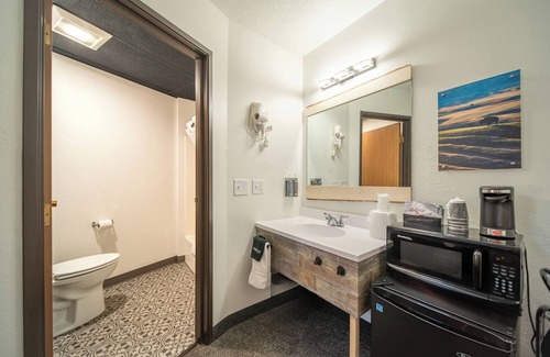 Pinnacles Entrance Badlands Hotel | Hansen Inn & Cabins, Room, Single Queen, Ground Floor, No Pets, No Smoking