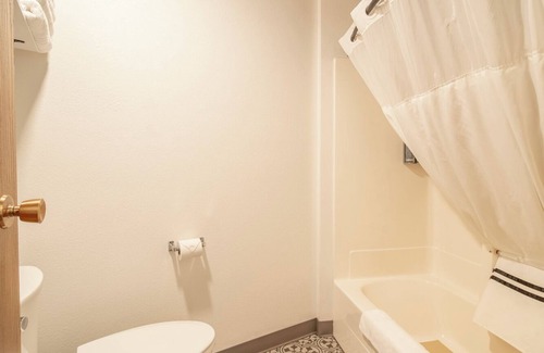 Pinnacles Entrance Badlands Hotel | Hansen Inn & Cabins, Room, Single Queen, Ground Floor, No Pets, No Smoking