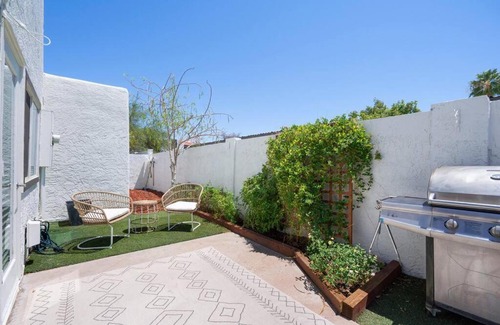 Camelback East Haus | Happy 3BR Abode: sun, pool & patio