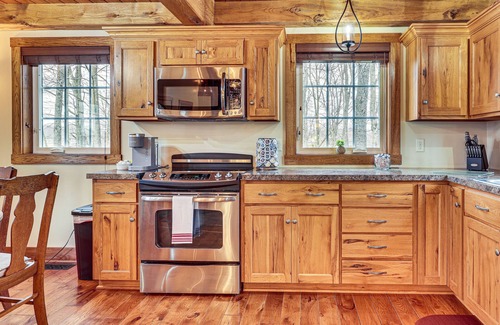 Dundee Kabine | 'Happy Haven Hill' Cabin w/Patio & Fire Pit!