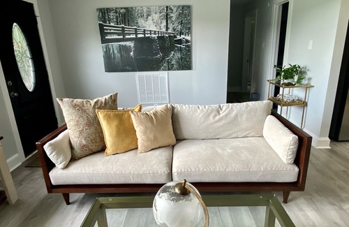 Louisburg Haus | Happy Hilton Home