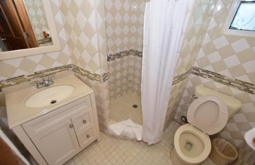 Hopkins Haus | Harada Inn and Suites