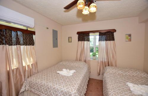 Hopkins Haus | Harada Inn and Suites