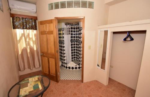 Hopkins Haus | Harada Inn and Suites