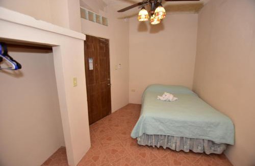 Hopkins Haus | Harada Inn and Suites
