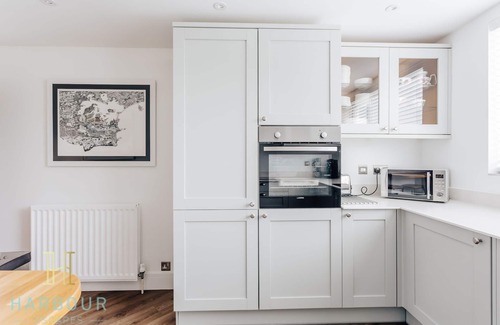 Poole Wohnung | Harbour Escapes | Contemporary 2 bed apartment near Ashley Cross