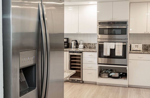Seven Mile Beach Haus | Harbour Heights #41 Seven Mile Beach, Second Floor 4 Bedroom, 3.5 Bathroom Townhouse
