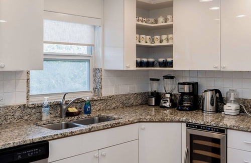 Seven Mile Beach Haus | Harbour Heights #41 Seven Mile Beach, Second Floor 4 Bedroom, 3.5 Bathroom Townhouse