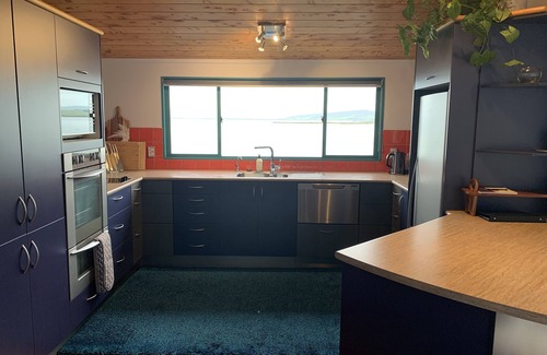 Onerahi Wohnung | Geräumiges Apartment mit Hafenblick