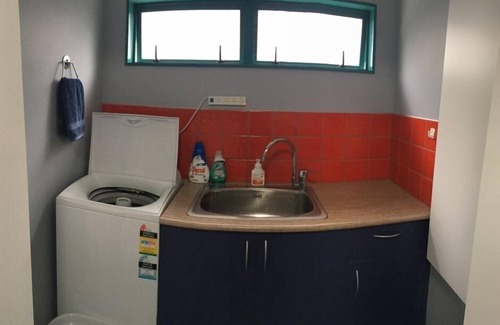 Onerahi Wohnung | Geräumiges Apartment mit Hafenblick