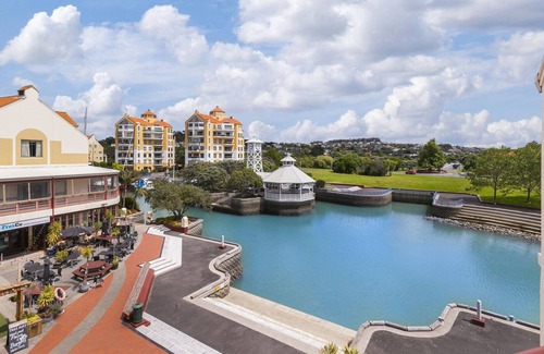 Gulf Harbour Hütte | Harbourside Haven - Whangaparāoa Studio Apartment