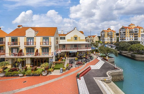 Gulf Harbour Hütte | Harbourside Haven - Whangaparāoa Studio Apartment