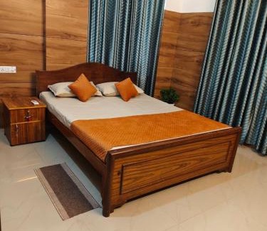 Kuppaayil Wohnung | Harichandhanam Inn - Entire Flat, Ground Floor, 200m From East Nada Guruvayur