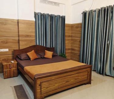 Kuppaayil Wohnung | Harichandhanam Inn - Entire Flat, Ground Floor, 200m From East Nada Guruvayur
