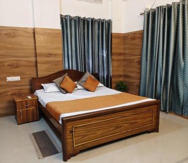 Kuppaayil Wohnung | Harichandhanam Inn - Entire Flat, Ground Floor, 200m From East Nada Guruvayur