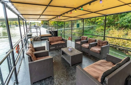 Puteaux Haus | "HARMONIE" - PENICHE 200m² - PARIS - 4 bedrooms, terrace 100m², sleeps 10
