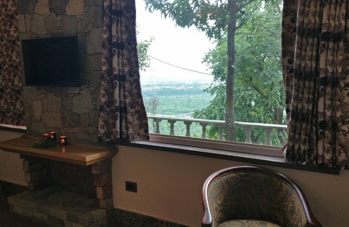 Dehradun Hütte | HARMONIE mit Natur & Selbst | Hügel, Flughafenstraße