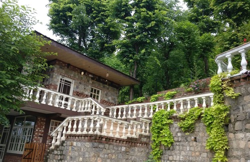 Dehradun Hütte | HARMONIE mit Natur & Selbst | Hügel, Flughafenstraße